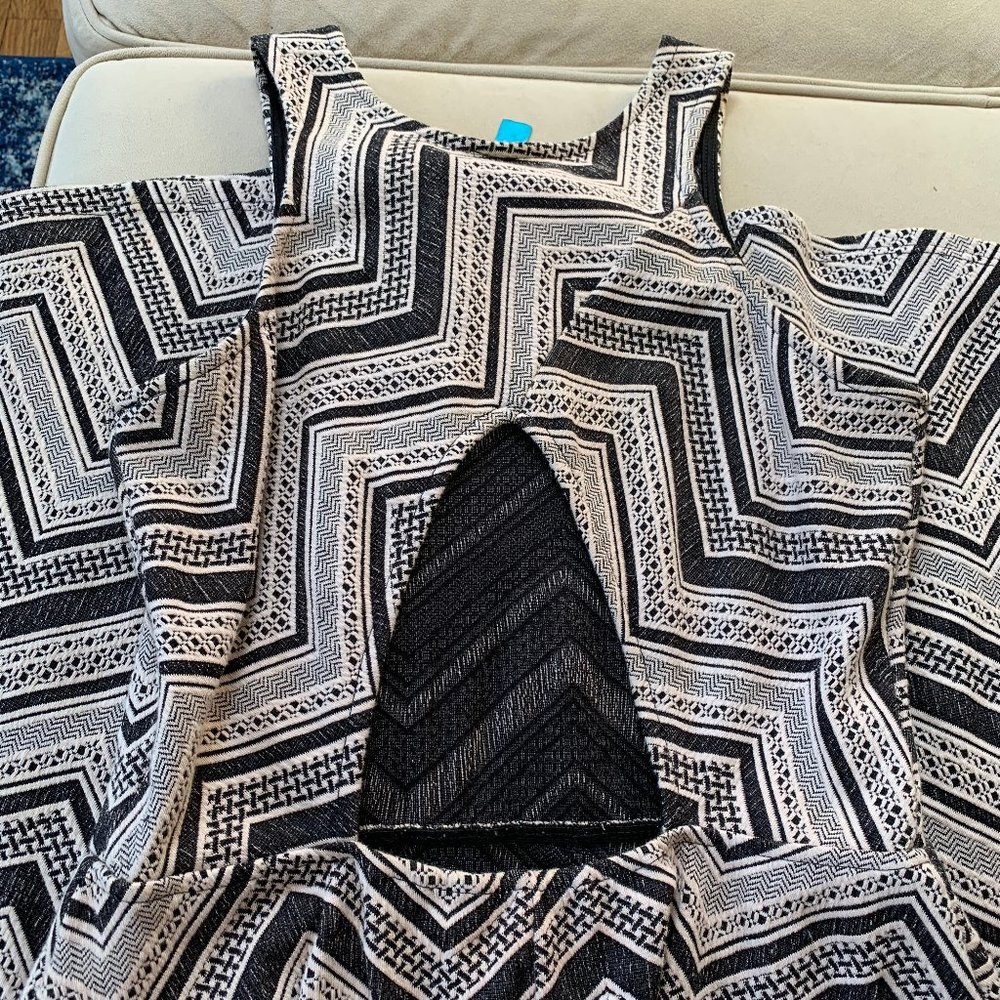 Patterned Dress - Picture 5 of 5
